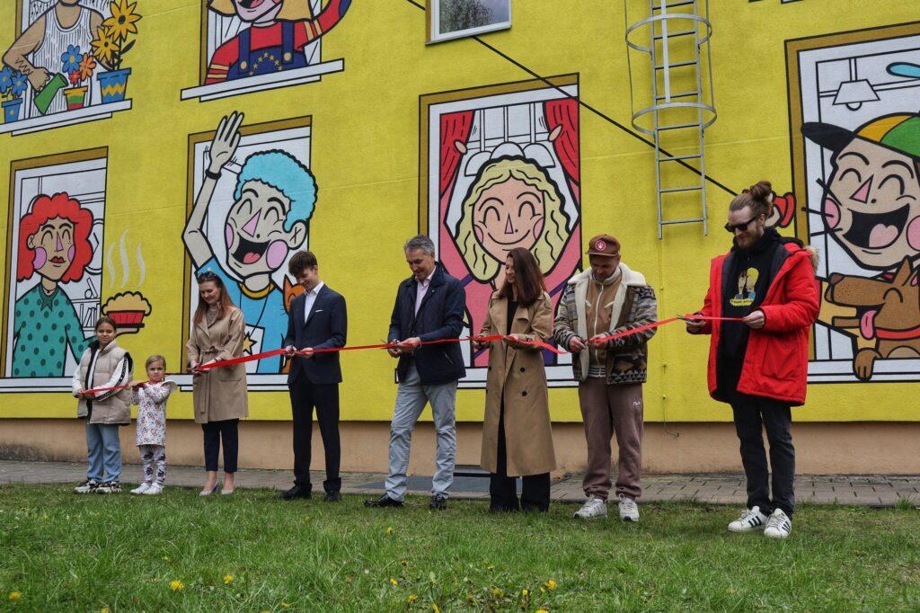 The people of Alysti welcome Europe Day with a colorful gift – a drawing on the wall